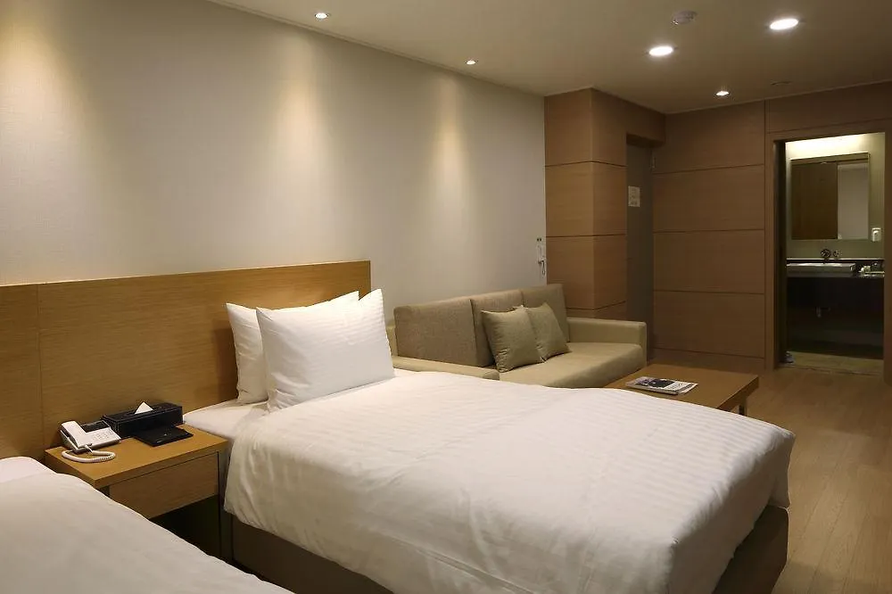 Uni Hotel Jeju 4*,
