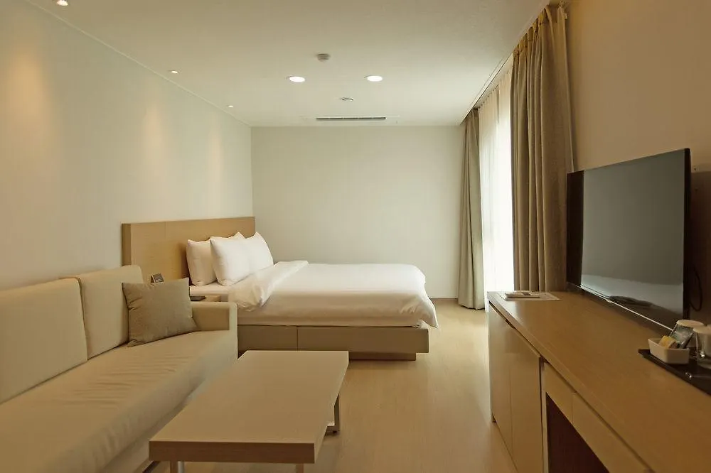 Uni Hotel Csedzsu