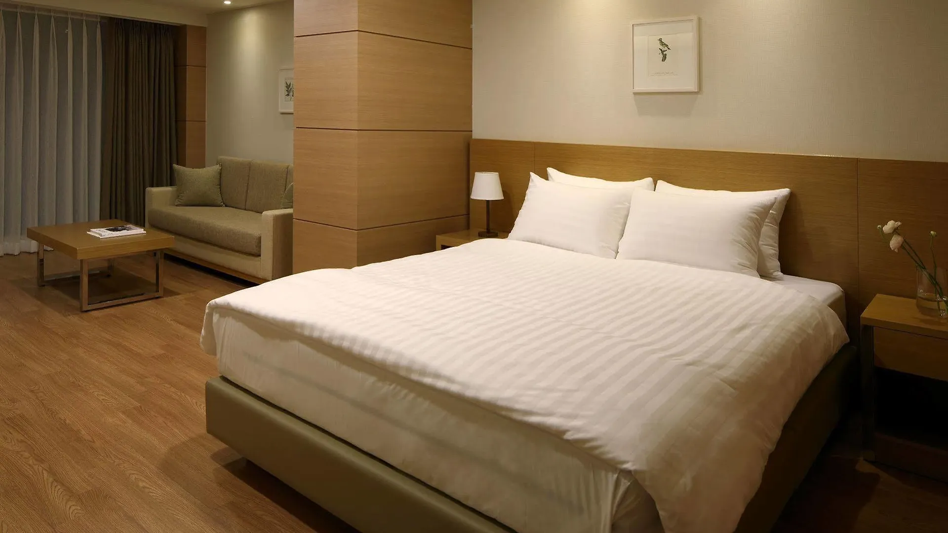 Uni Hotel Csedzsu